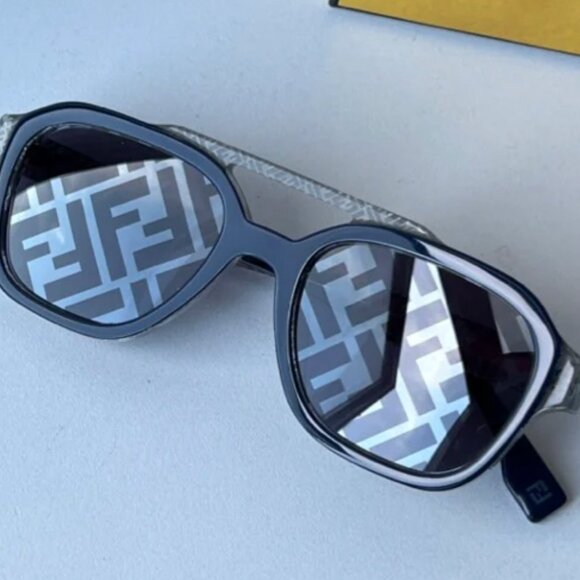 Fendi Aviator Unisex Sunglasses - Picture 2 of 14